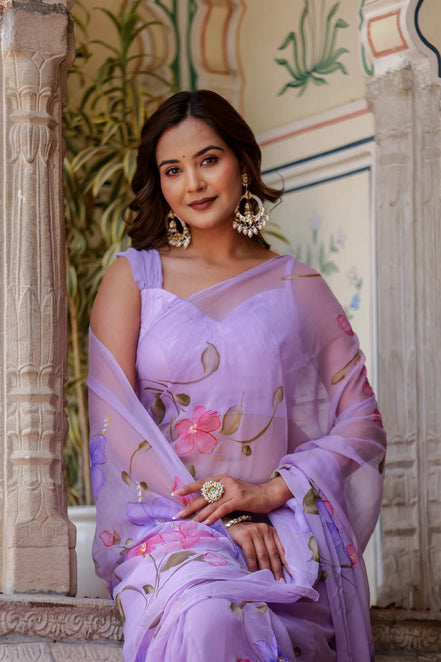 Vyanjana Lilac Chiffon Saree – Hand-Painted Blooming Vines