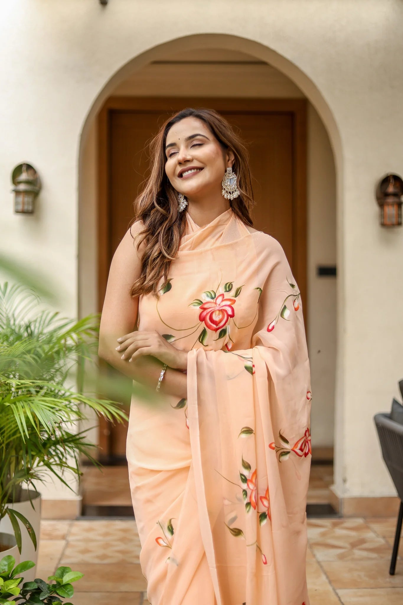Rohini Peach Chiffon Saree – Hand-Painted Rose Garden Elegance