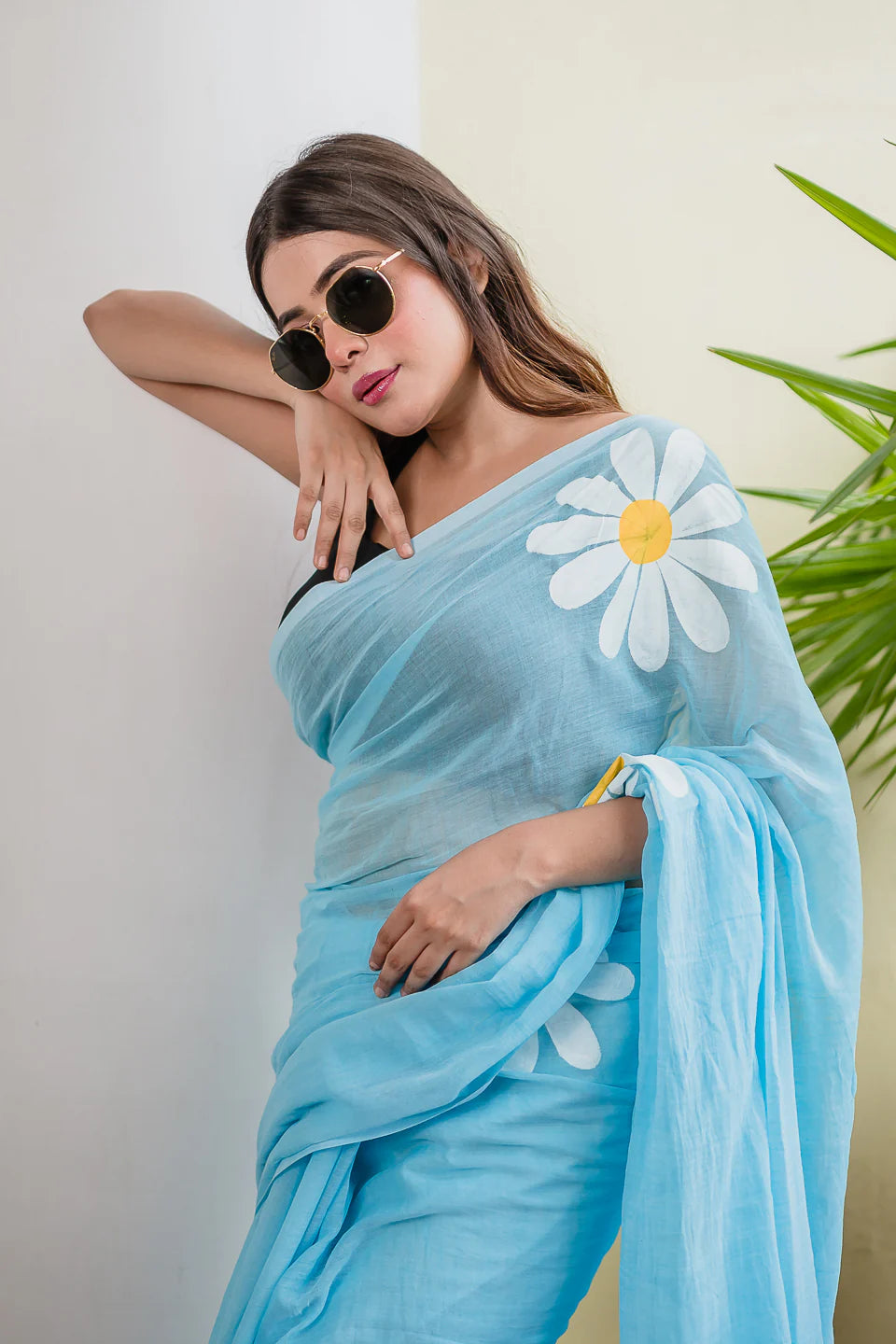 Mrinali Mulmul Cotton Hand-Painted Daisy Saree