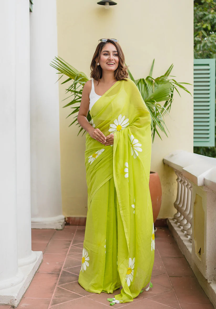 Harini Mulmul Cotton Hand-Painted Daisy Saree