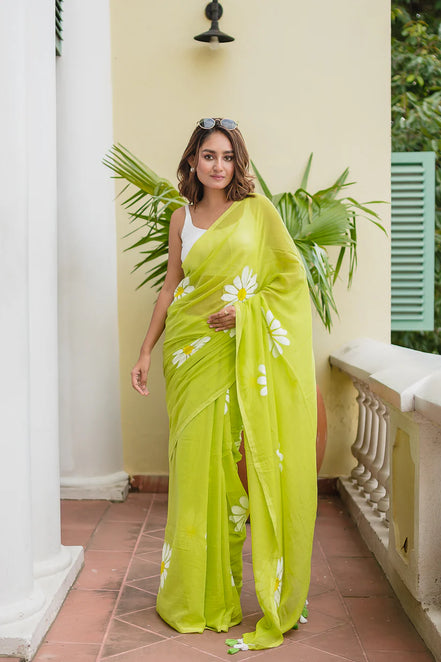 Harini Mulmul Cotton Hand-Painted Daisy Saree