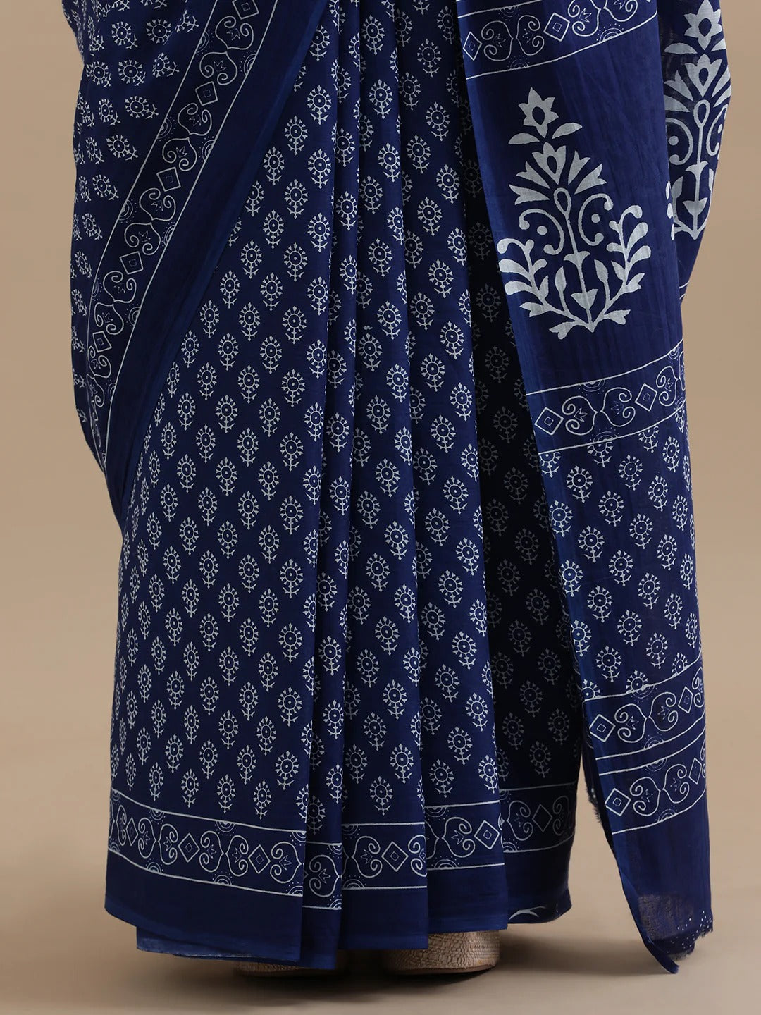 Shyama Indigo Mulmul Cotton Saree – Handblock Elegance in Lightweight Drapes