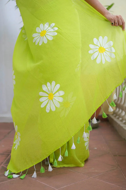 Harini Mulmul Cotton Hand-Painted Daisy Saree