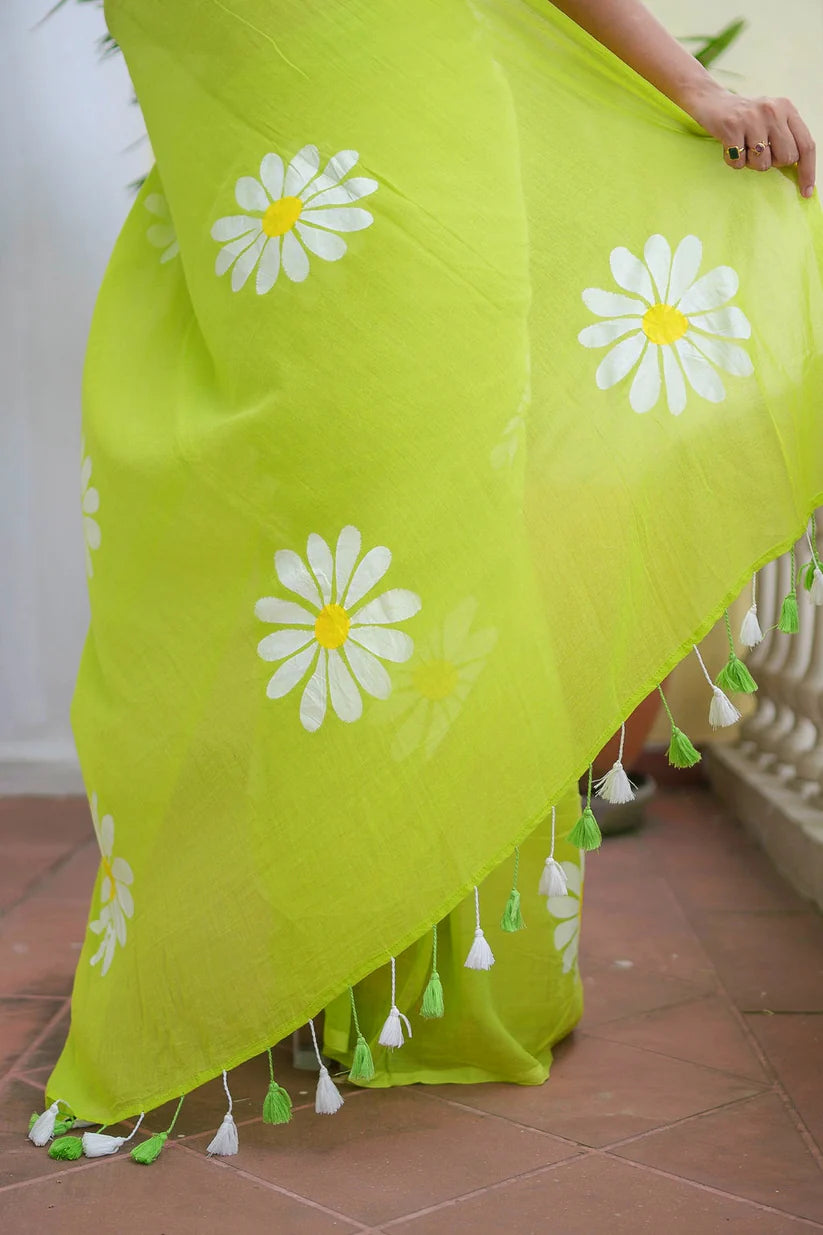 Harini Mulmul Cotton Hand-Painted Daisy Saree